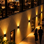 CALMO Lampada da parete a LED da esterno, 8W, Luce calda, IP65, Alluminio, Nero