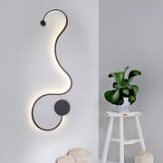 Lampada da parete a LED Delilah 36W Luce decorativa Fredda/Calda/Neutra Lampade da parete per interni in metallo e silicone nero Titolo predefinito Alessandro Design