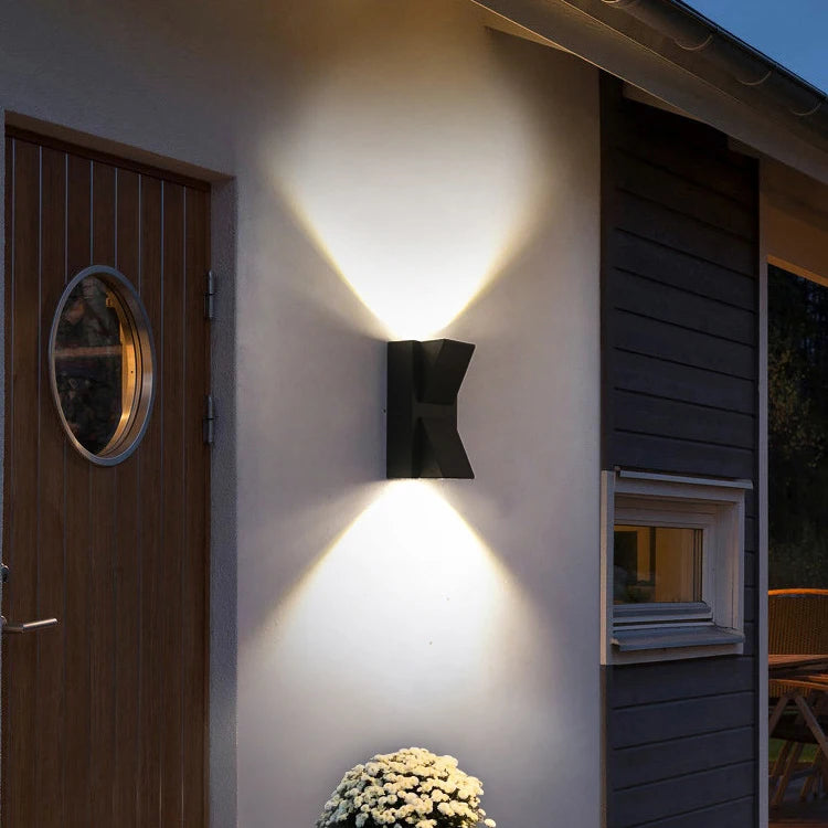 Lampada da parete a LED per esterni Scarlet, 6W, nero, metallo, IP65, 3000K Lampada da parete per esterni Titolo predefinito Alessandro Design