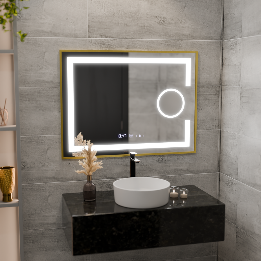 Specchio rettangolare a LED, 80x60 cm, Eclat MotionGlow Marcello, sistema antiappannamento, orologio e termometro, lente d'ingrandimento cosmetica, dimmerabile, cornice oro spazzolato Marcello Mirrors Titolo predefinito Alessandro Design