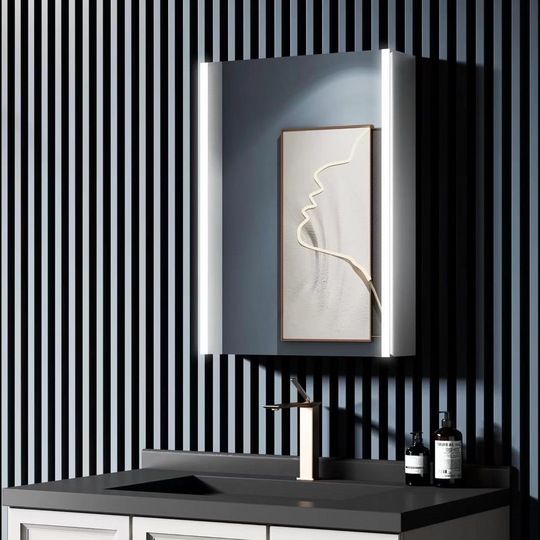 Specchio LED con Contenitore LAVIN 51x71 cm Striscia Verticale Bianca e Sensore Radar Design Compatto Specchi Armadietto Titolo predefinito Alessandro Design