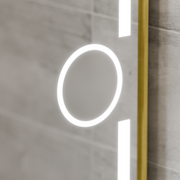 Specchio rettangolare a LED, 120x80 cm, Eclat MotionGlow Marcello, sistema antiappannante, orologio e termometro, lente d'ingrandimento cosmetica, dimmerabile, cornice oro spazzolato Marcello Mirrors Titolo predefinito Alessandro Design