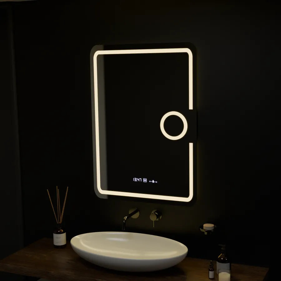 Specchio rettangolare a LED, 50x70 cm, Eclat MotionGlow Marcello, sistema antiappannamento, orologio e termometro, lente d'ingrandimento cosmetica, specchi Marcello dimmerabili Titolo predefinito Alessandro Design