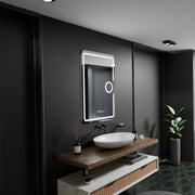 Specchio rettangolare a LED, 50x70 cm, Eclat MotionGlow Marcello, sistema antiappannamento, orologio e termometro, lente d'ingrandimento cosmetica, specchi Marcello dimmerabili Titolo predefinito Alessandro Design